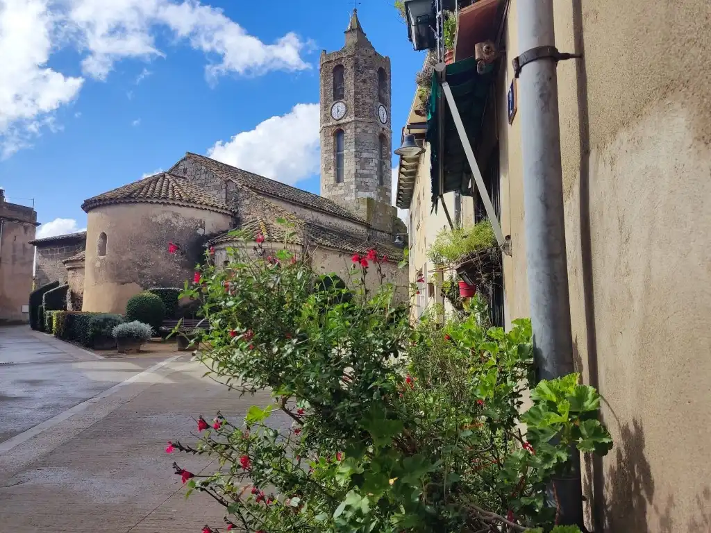 Exterior view of Houses for sale in Peralada