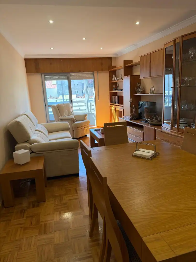 Sala d'estar de Pis en venda en Vilagarcía de Arousa amb Calefacció, Parquet i Moblat