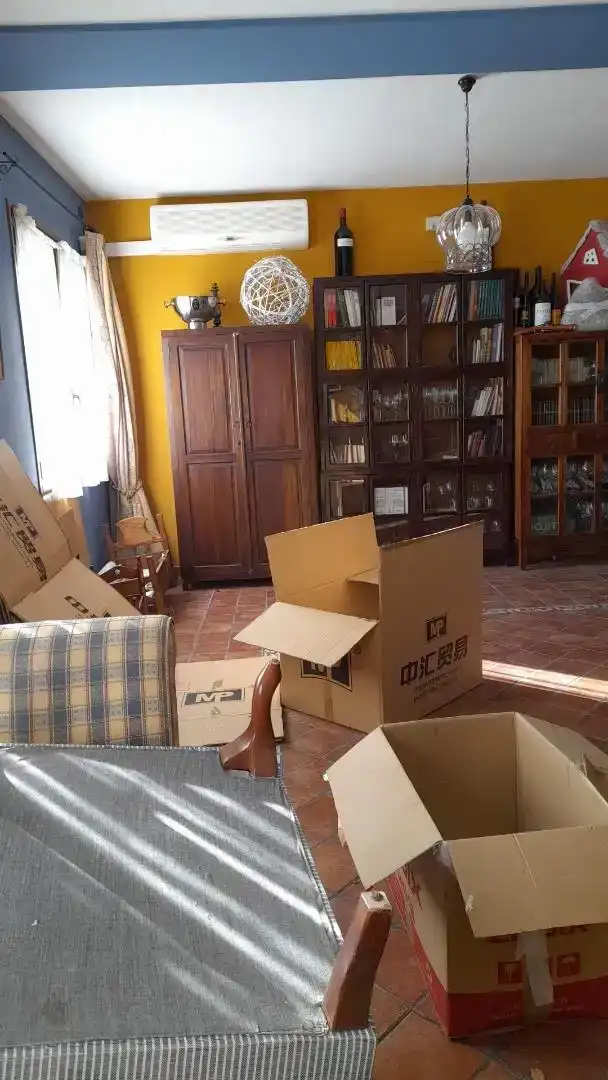 Sala de estar de Finca rústica en venta en Cuenca con Aire acondicionado, Jardín privado y Parquet