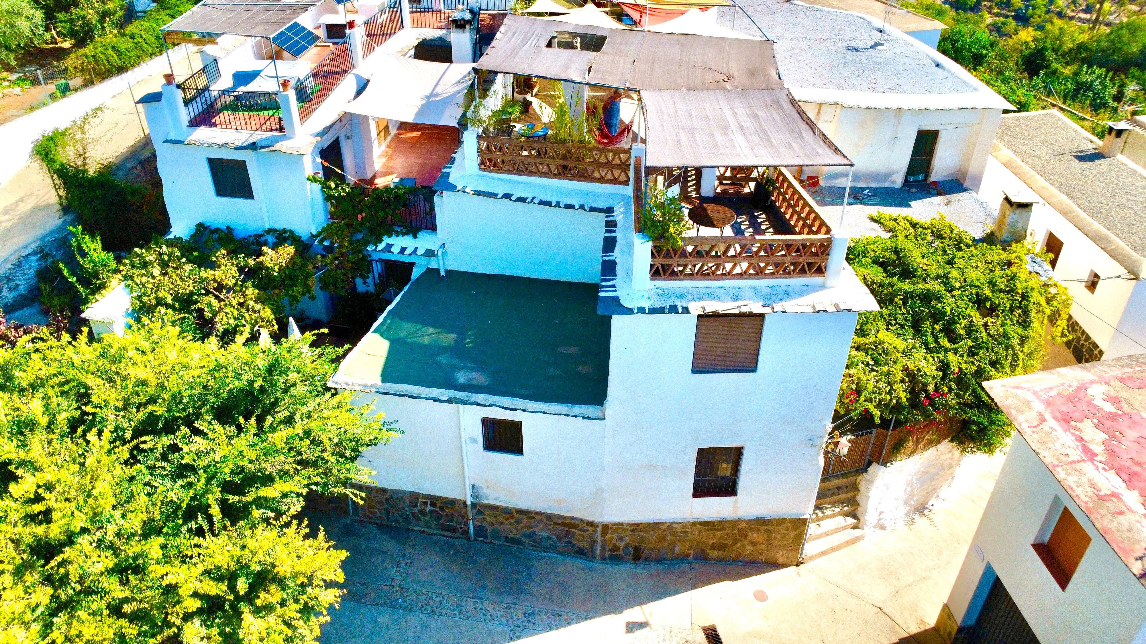 Vista exterior de Finca rústica en venda en Válor amb Aire condicionat, Calefacció i Jardí privat