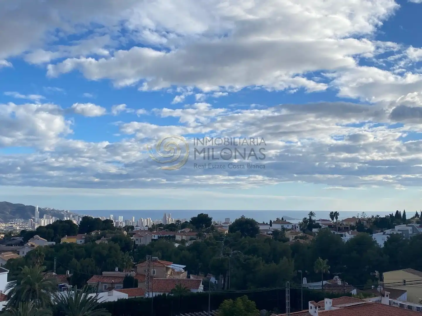 Vista exterior de Casa o xalet en venda en La Nucia amb Jardí privat, Terrassa i Moblat