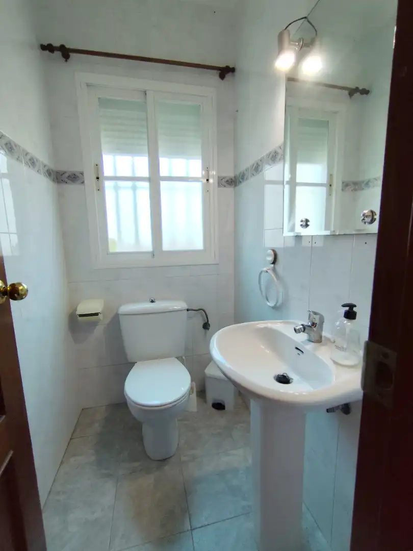 Baño de Casa o chalet de alquiler en Sanlúcar de Barrameda con Aire acondicionado, Calefacción y Jardín privado