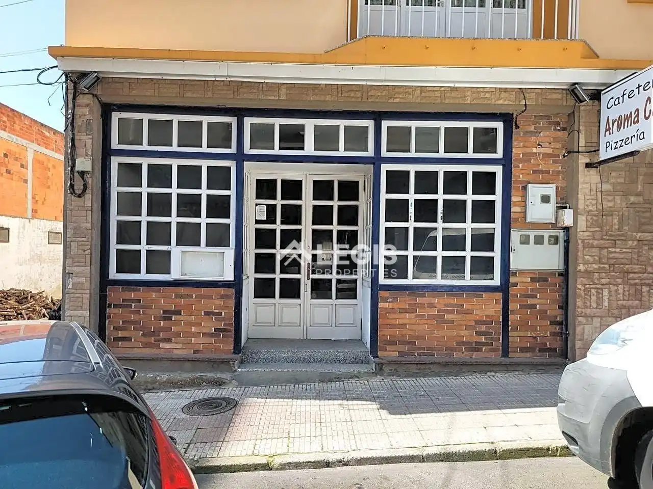 Vista exterior de Local en venda en Foz amb Aire condicionat i Moblat