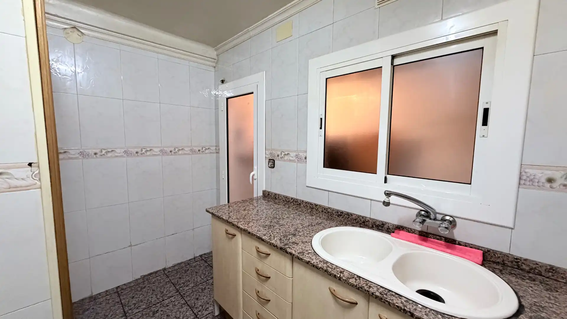 Baño de Piso en venta en Viladecans con Calefacción, Amueblado y Horno