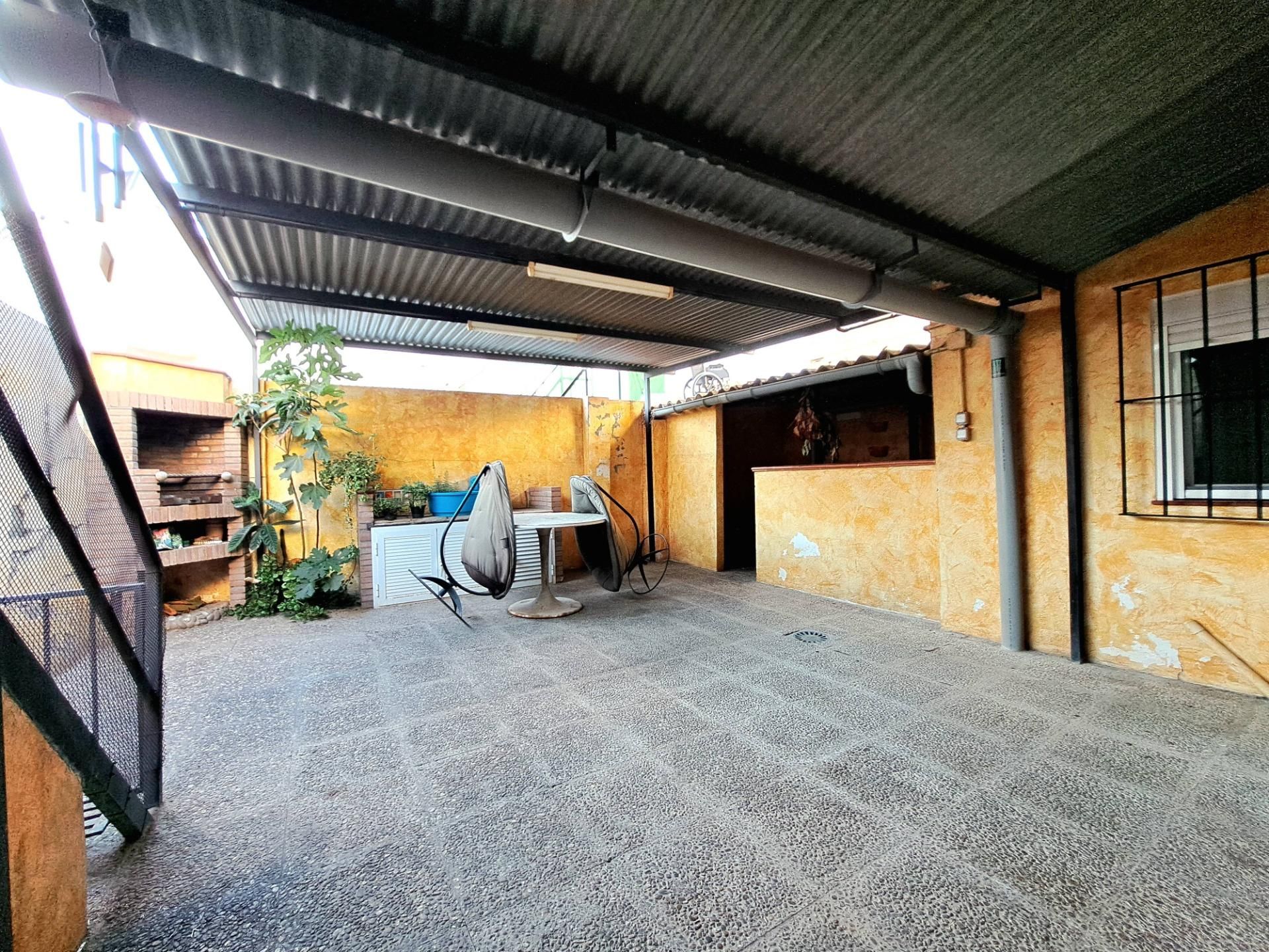 Terrassa de Casa o xalet en venda en  Madrid Capital amb Jardí privat