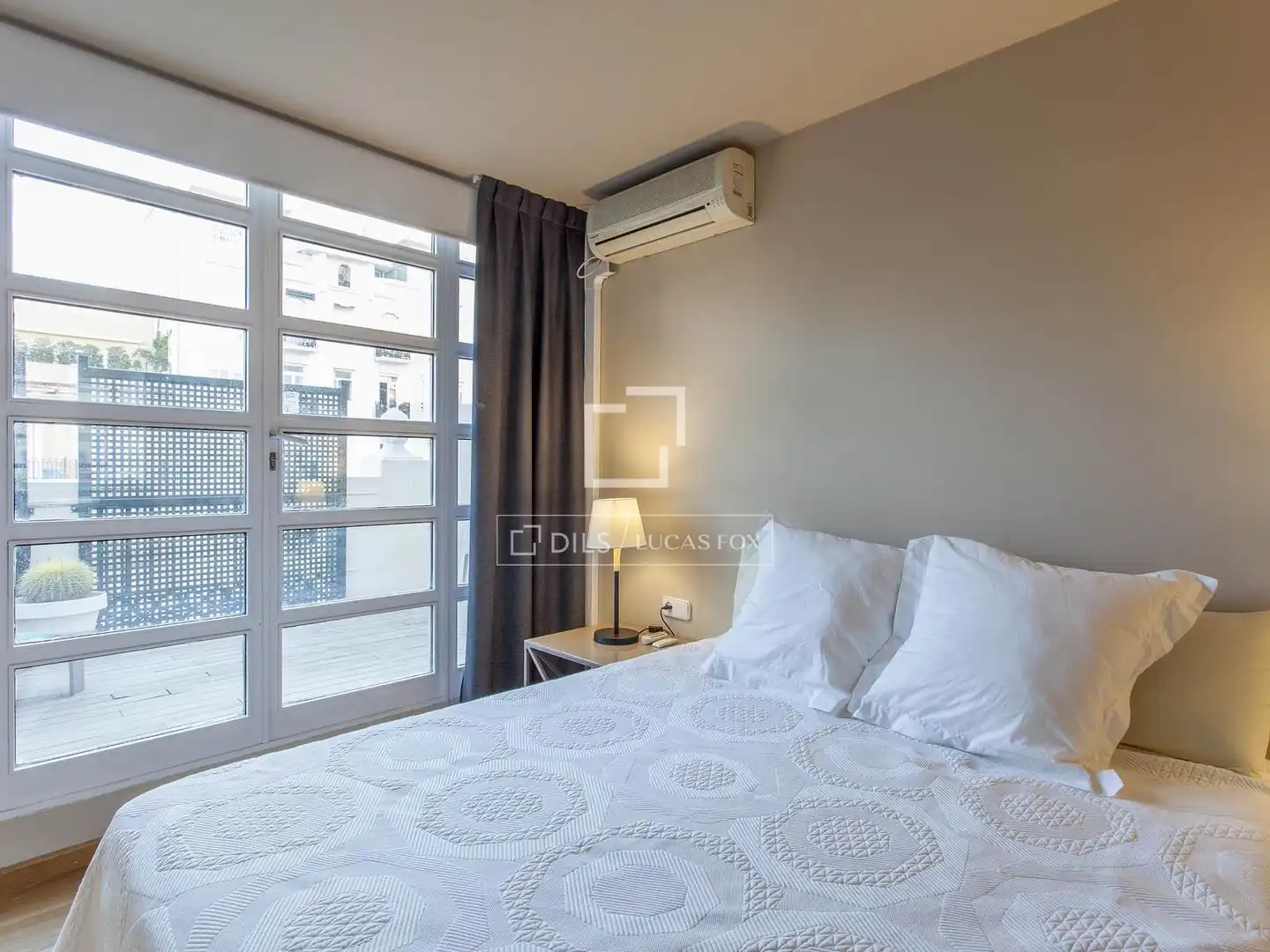 Schlafzimmer von Dachboden zur Miete in Valencia mit Klimaanlage, Heizung und Parkett