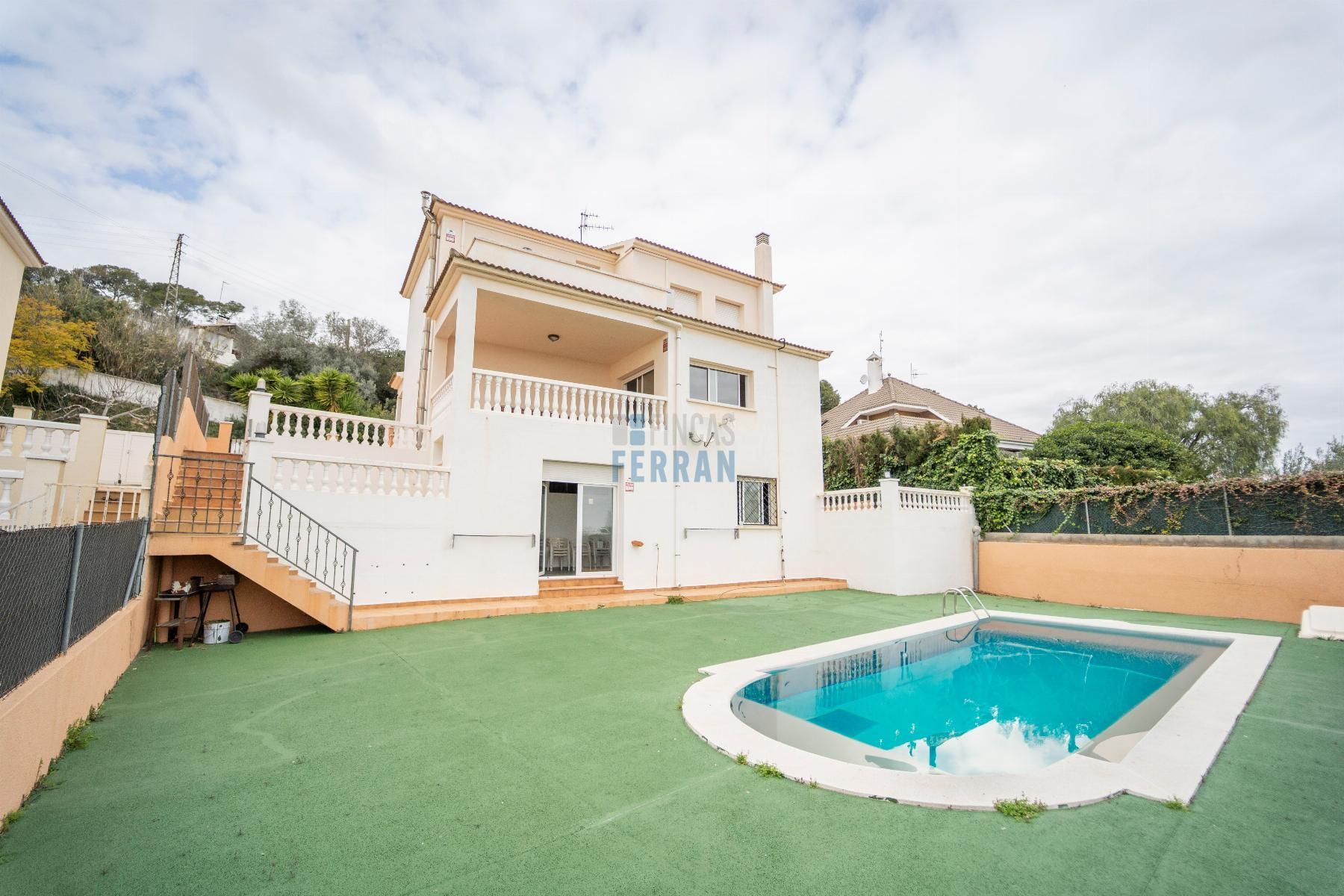 Vista exterior de Casa o xalet en venda en El Vendrell amb Calefacció, Terrassa i Traster