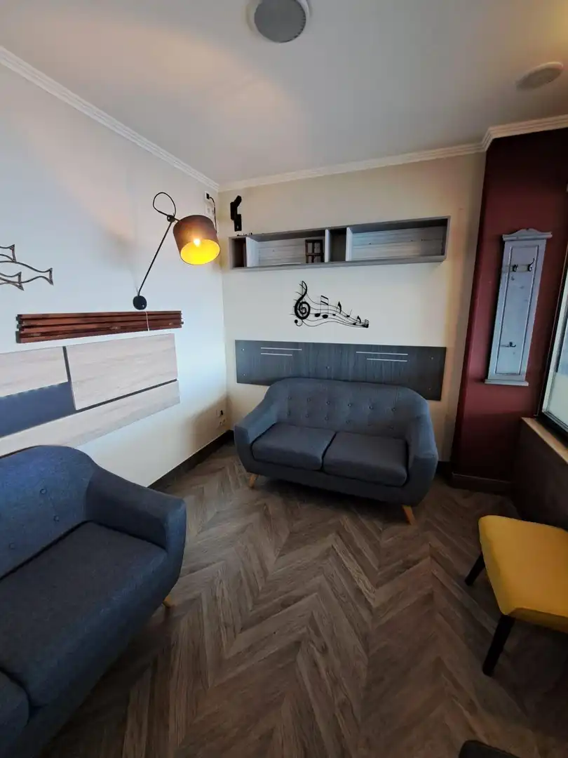 Wohnzimmer von Geschaftsraum zur Miete in Ribeira mit Klimaanlage und Möbliert