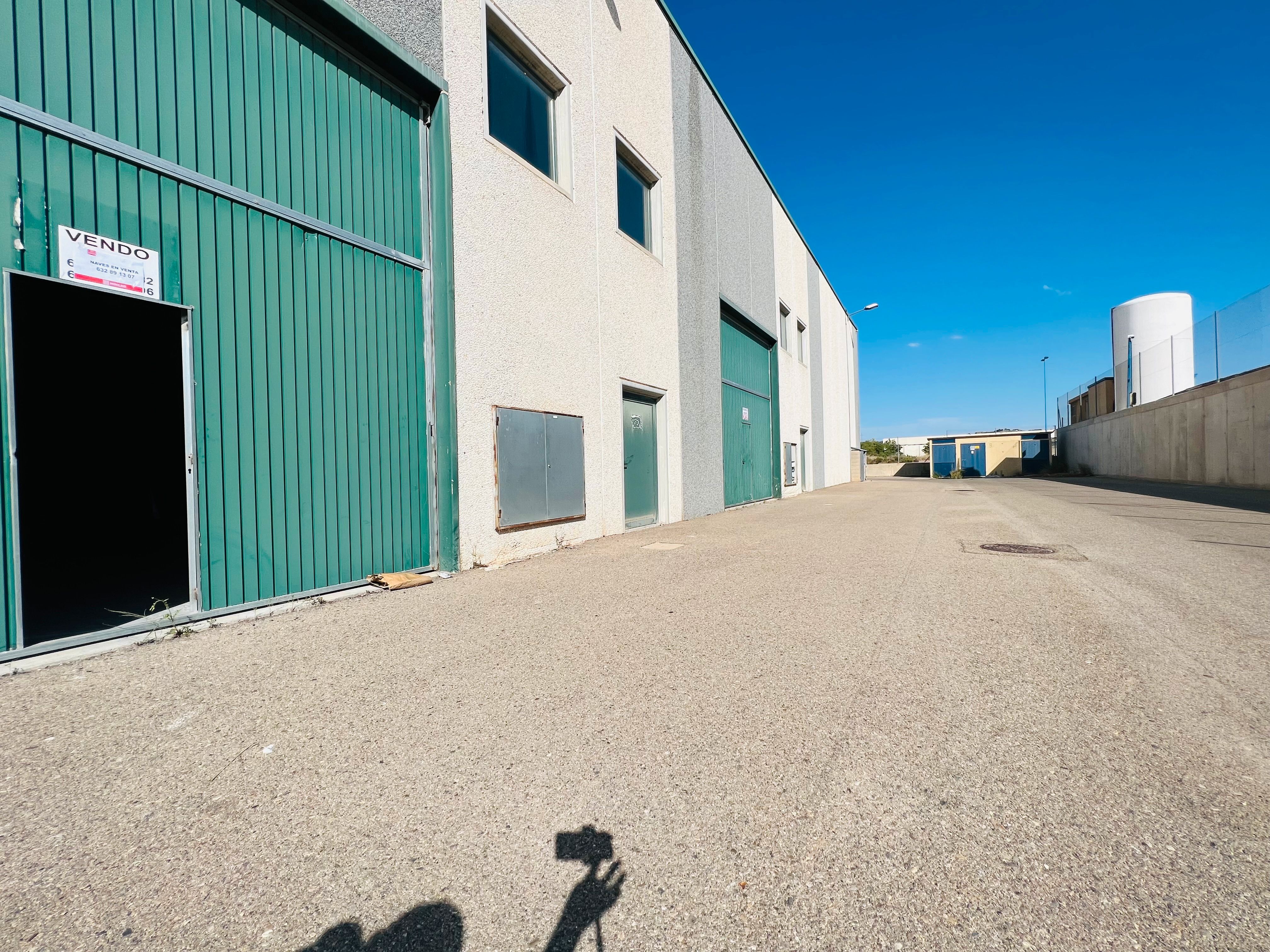 Außenansicht von Fabrikhallen zum verkauf in La Muela