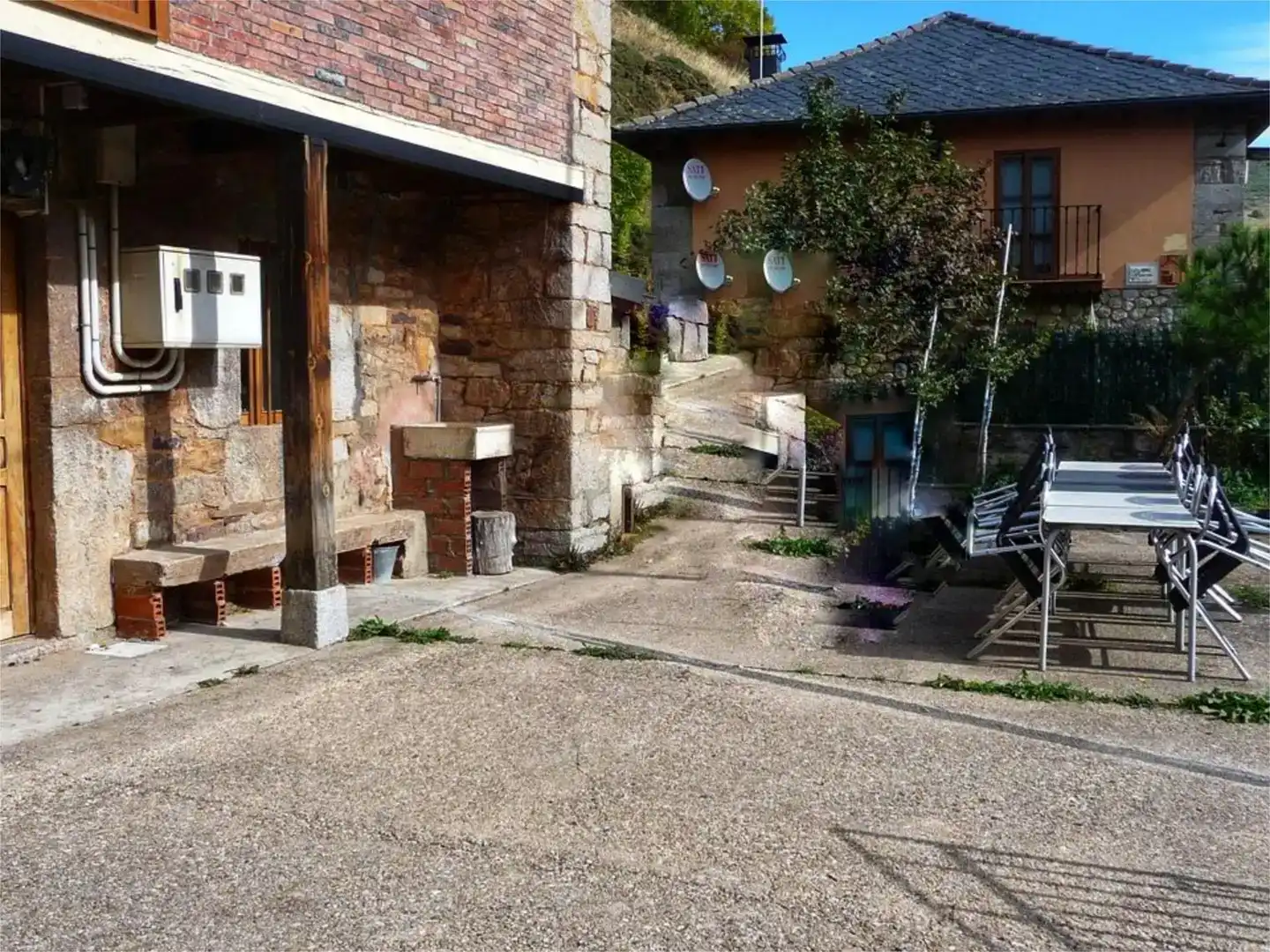 Vista exterior de Piso en venta en San Emiliano con Jardín privado, Parquet y Trastero