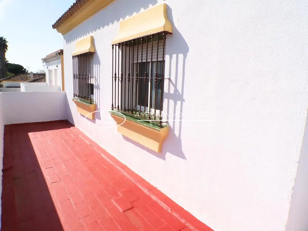 Vista exterior de Casa o xalet en venda en Chiclana de la Frontera amb Jardí privat