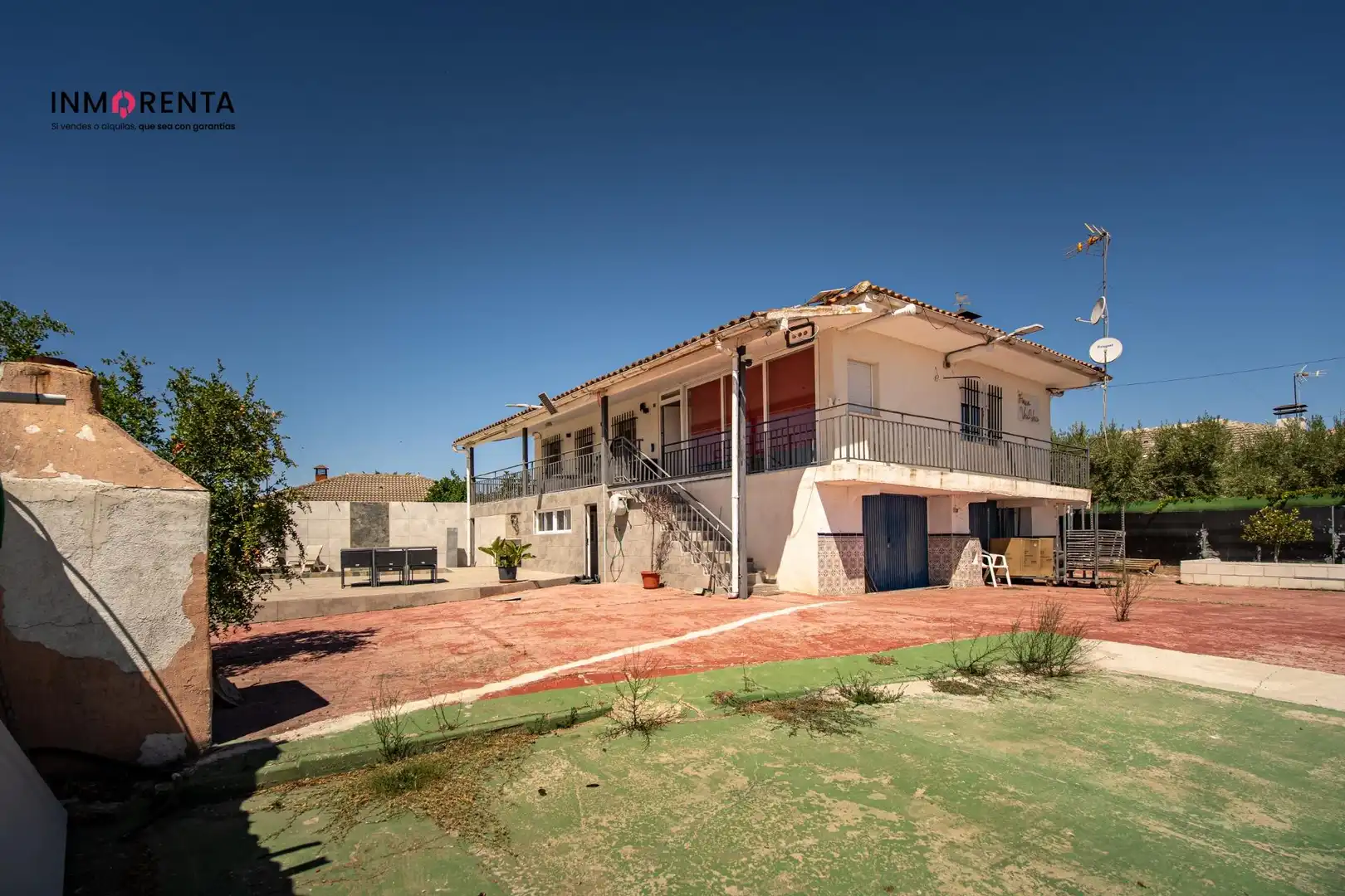 Vista exterior de Casa o xalet en venda en El Viso de San Juan amb Calefacció, Jardí privat i Piscina