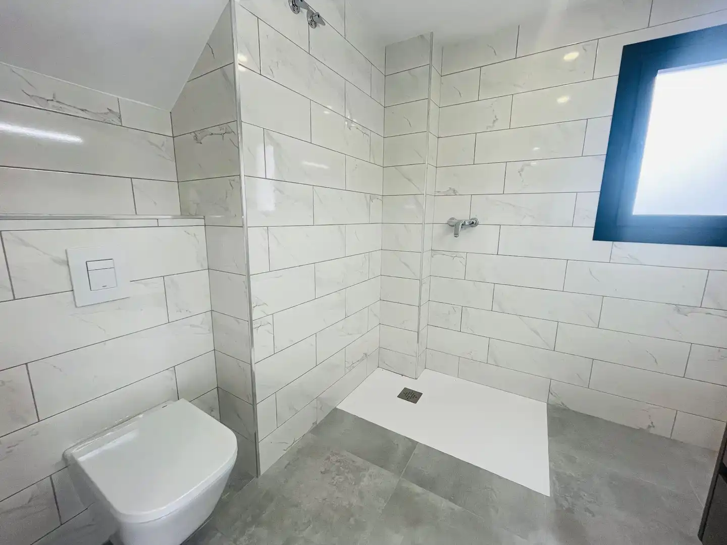 Badezimmer von Maisonette zum Verkauf in Roses mit Klimaanlage, Heizung und Terrasse
