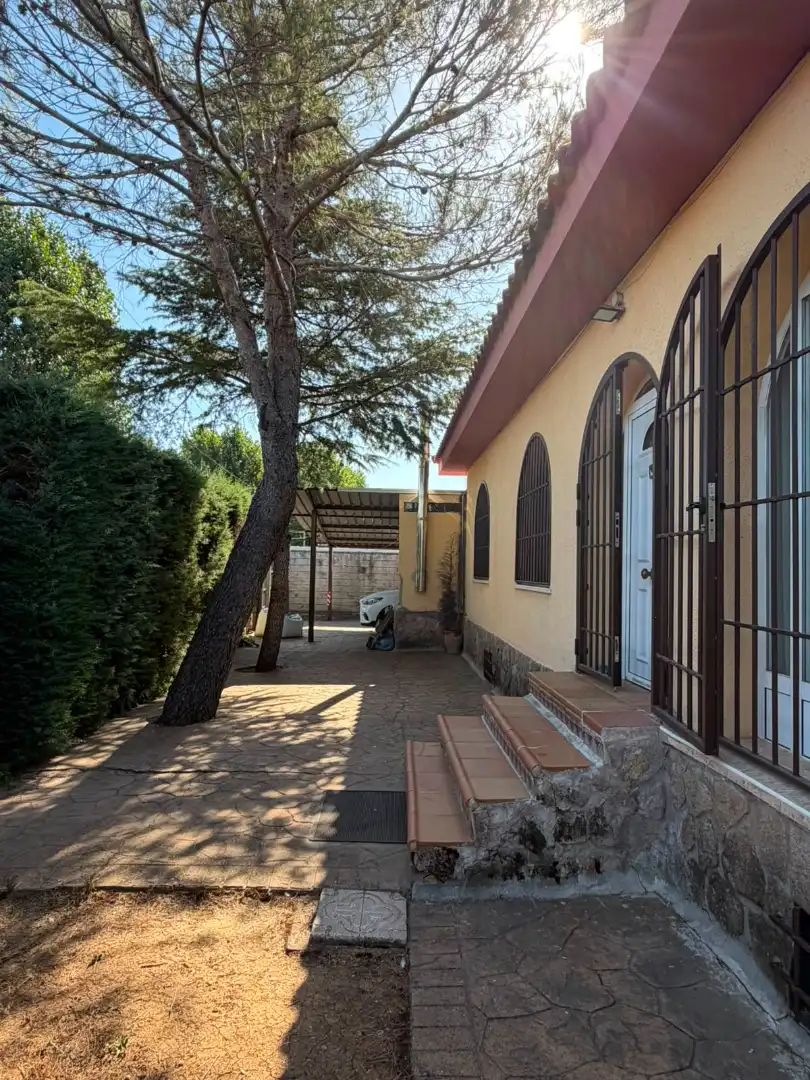 Vista exterior de Casa o chalet en venta en Nuevo Baztán con Calefacción, Jardín privado y Terraza