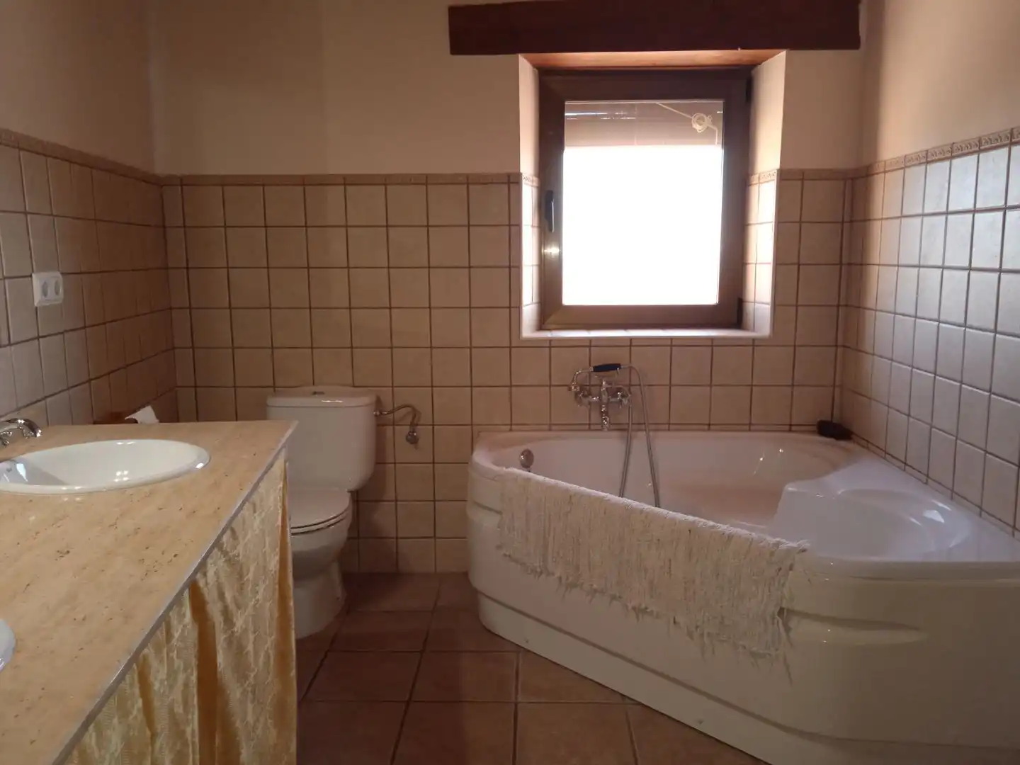 Badezimmer von Haus oder Chalet zum Verkauf in Jaraíz de la Vera mit Klimaanlage, Terrasse und Balkon