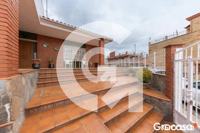 Casa-chalet en Venta en CL ACACIA en La Roureda