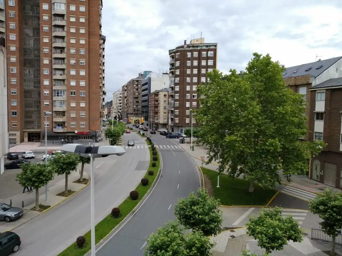 Außenansicht von Wohnungen zur Miete in Ponferrada mit Heizung, Möbliert und Balkon