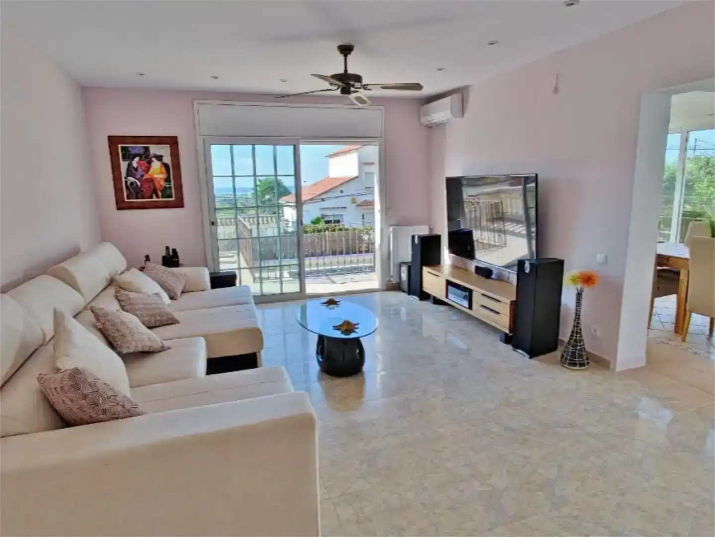 Sala d'estar de Casa o xalet en venda en Sitges amb Aire condicionat, Piscina i Balcó