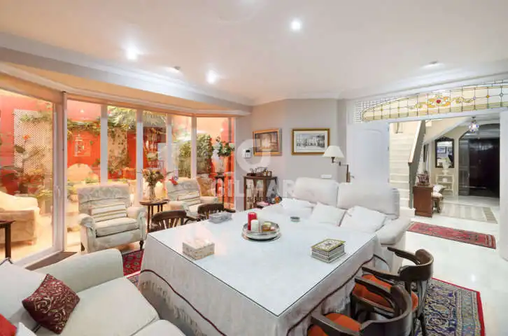Sala de estar de Casa adosada en venta en El Puerto de Santa María con Calefacción y Jardín privado