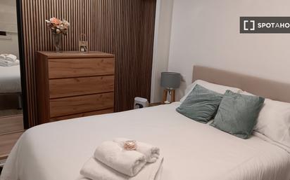 Bedroom of Flat to rent in  Madrid Capital  with Air Conditioner and Balcony