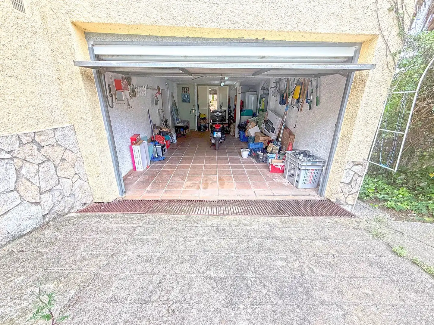 Aparcament de Casa o xalet en venda en Roses amb Aire condicionat, Calefacció i Jardí privat