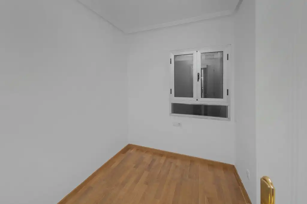 Piso en venta en Av de Ramón y Cajal, Ensanche - Diputación