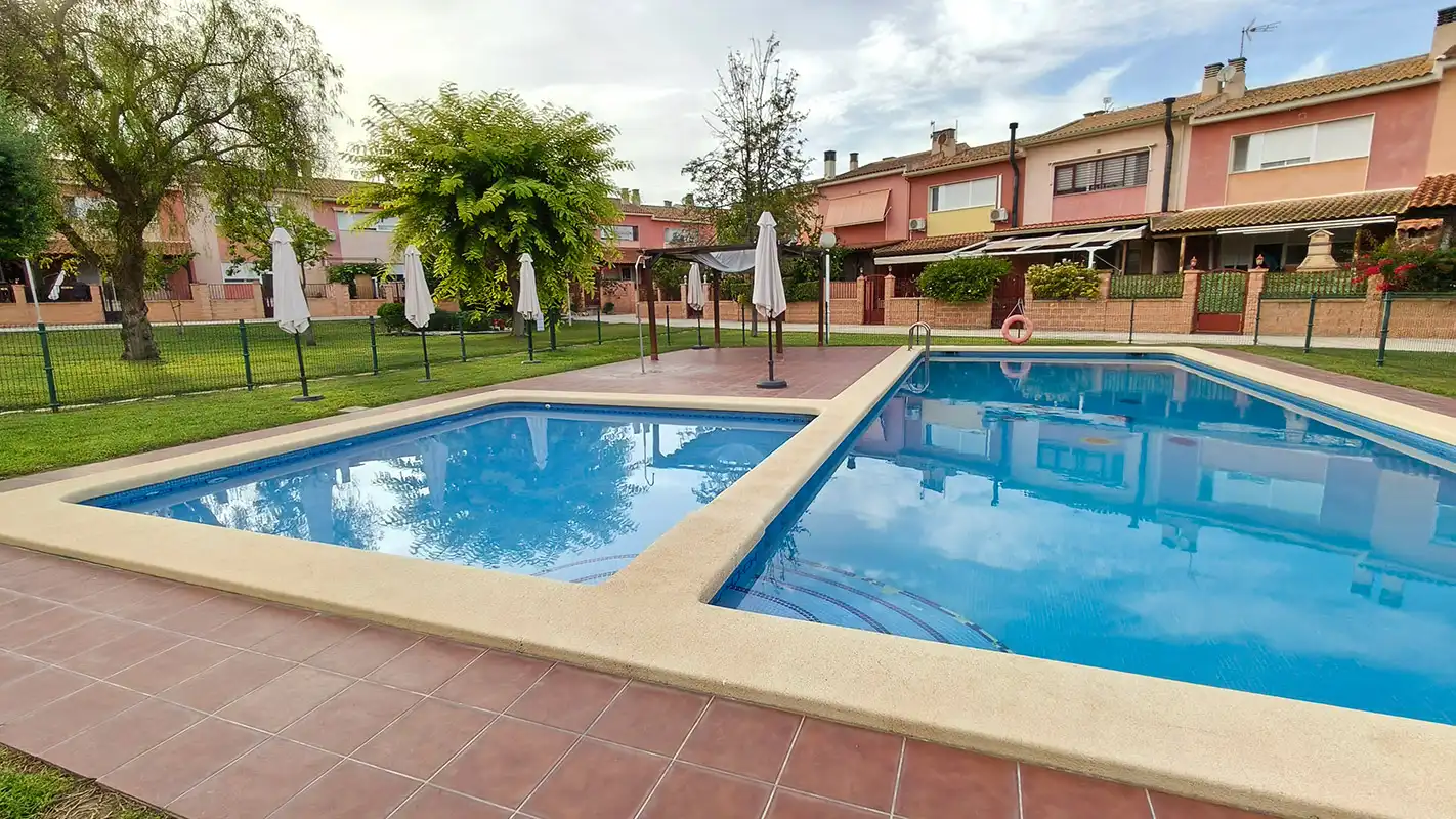 Swimming pool of Detached homes for sale in Pedanías Oeste
