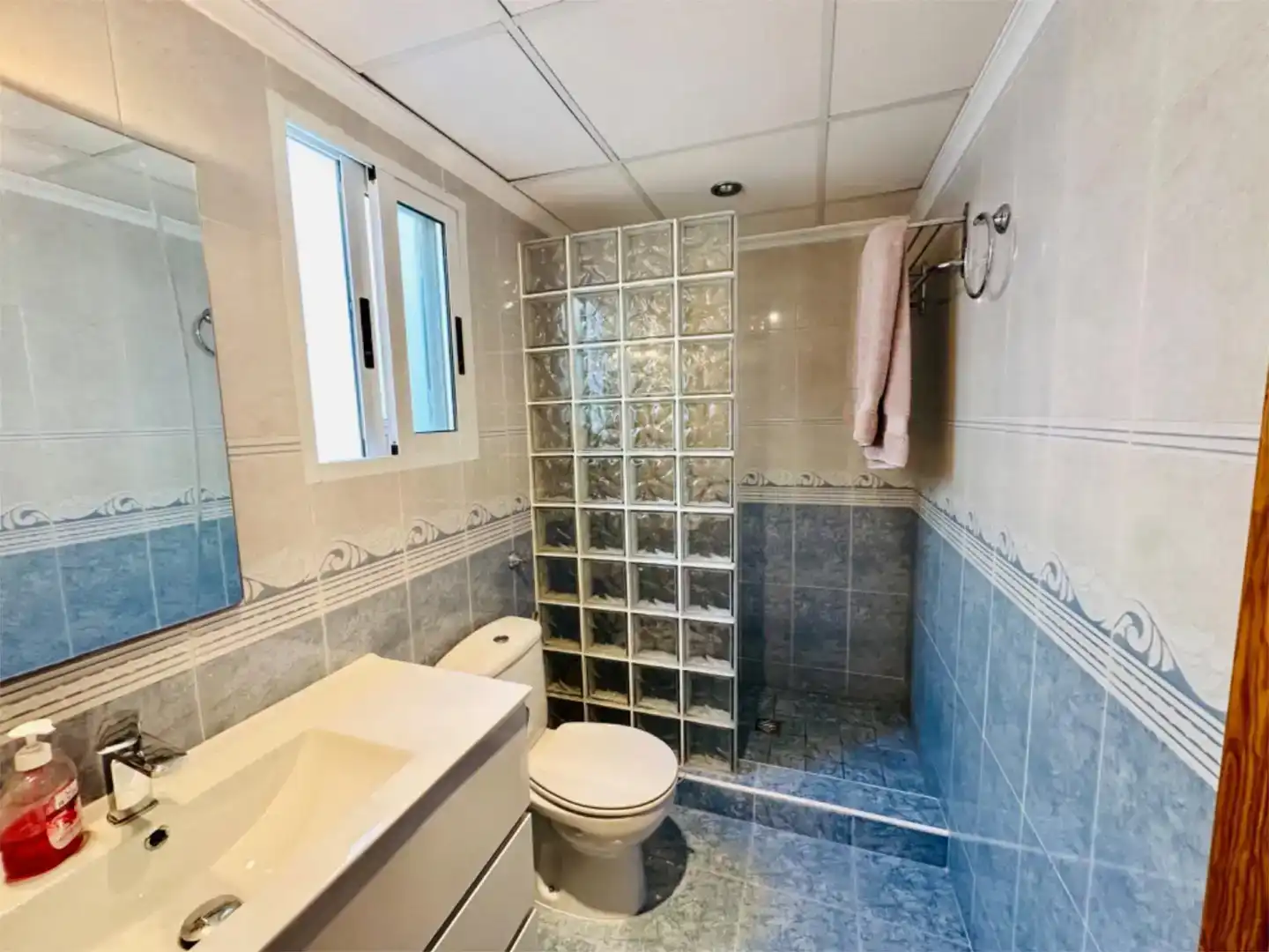 Baño de Dúplex en venta en Los Montesinos con Aire acondicionado, Piscina y Amueblado