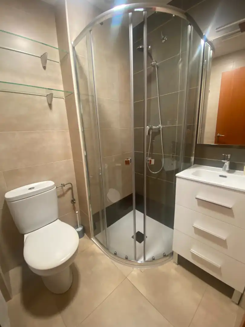 Badezimmer von Wohnung zur Miete in Tordera mit Klimaanlage, Heizung und Ofen