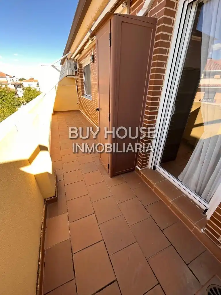 Penthouse with lift to rent in Parque Manuel de Vega - Carretera de Ugena