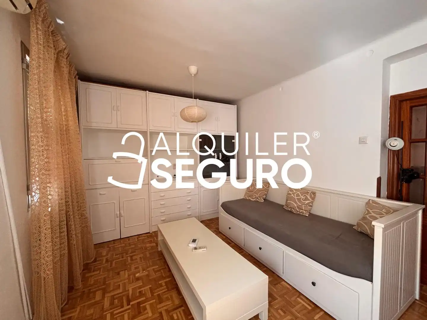 Schlafzimmer von Wohnung zur Miete in Madrid mit Klimaanlage, Heizung und Möbliert