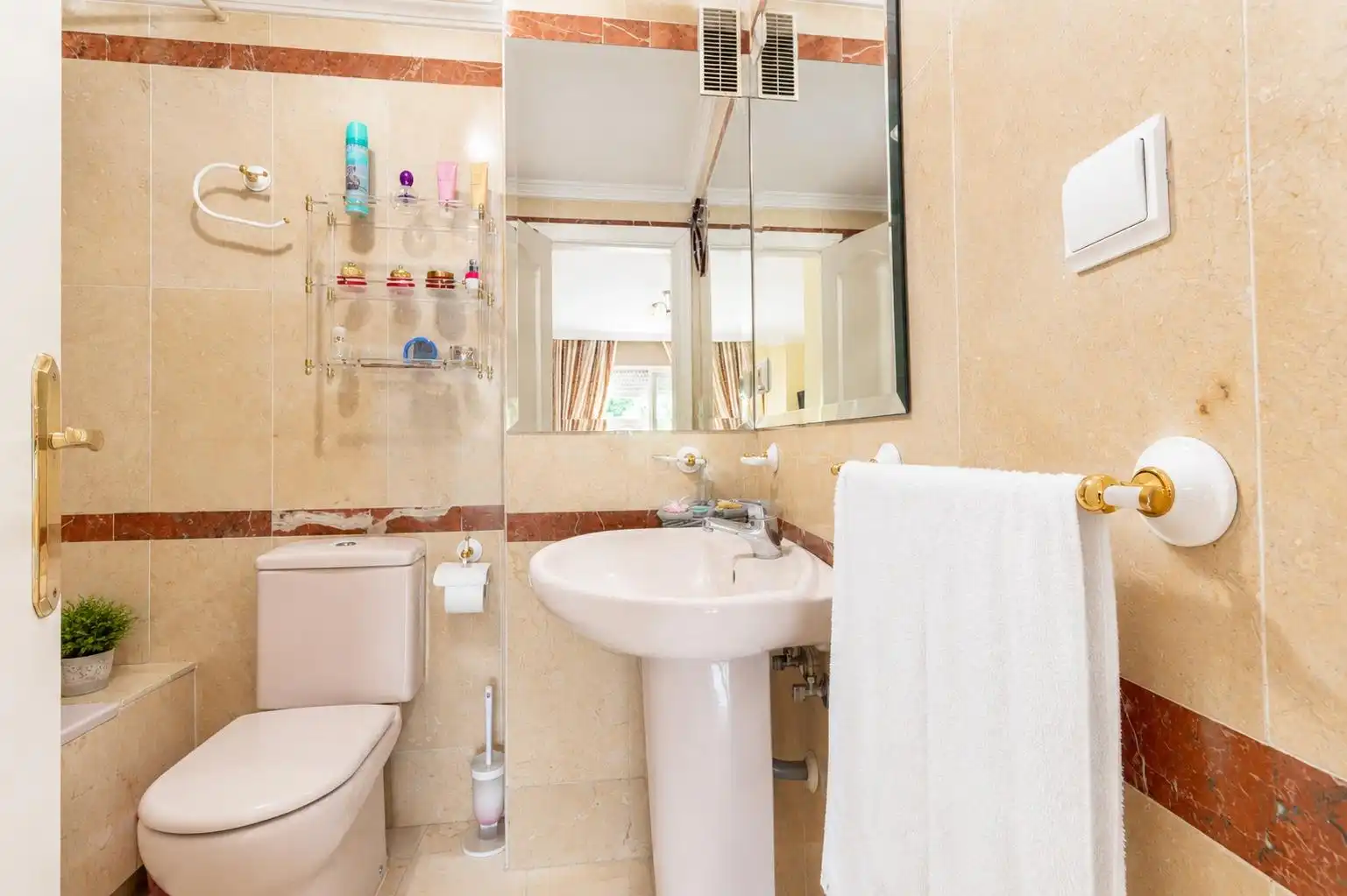 Bany de Apartament en venda en Estepona amb Terrassa