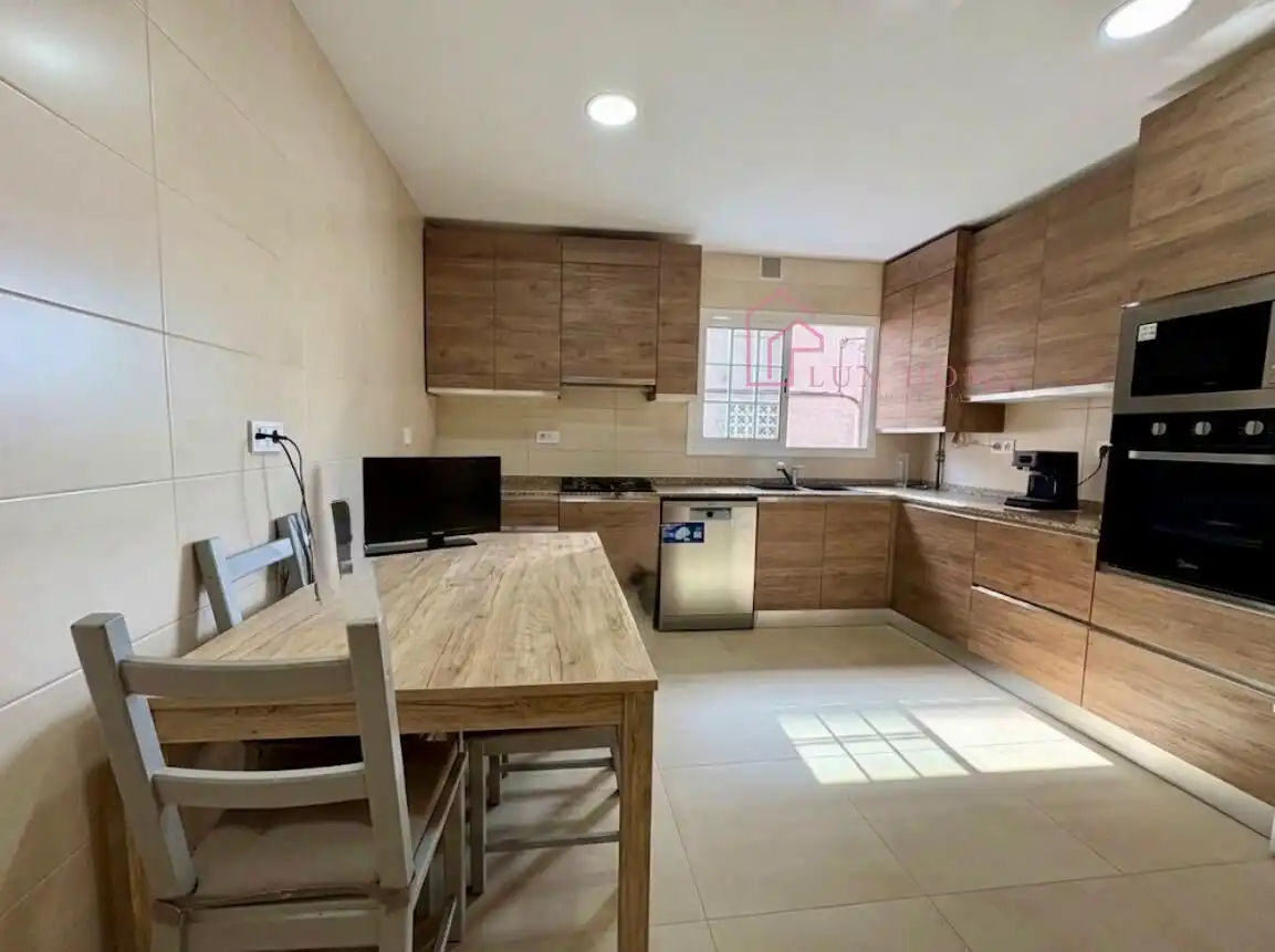 Casa con terraza en venta en Santa Perpètua de Mogoda, imagen 2