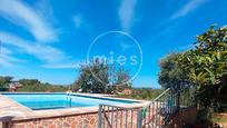 Piscina de Casa o xalet en venda en Montserrat amb Aire condicionat, Jardí privat i Terrassa