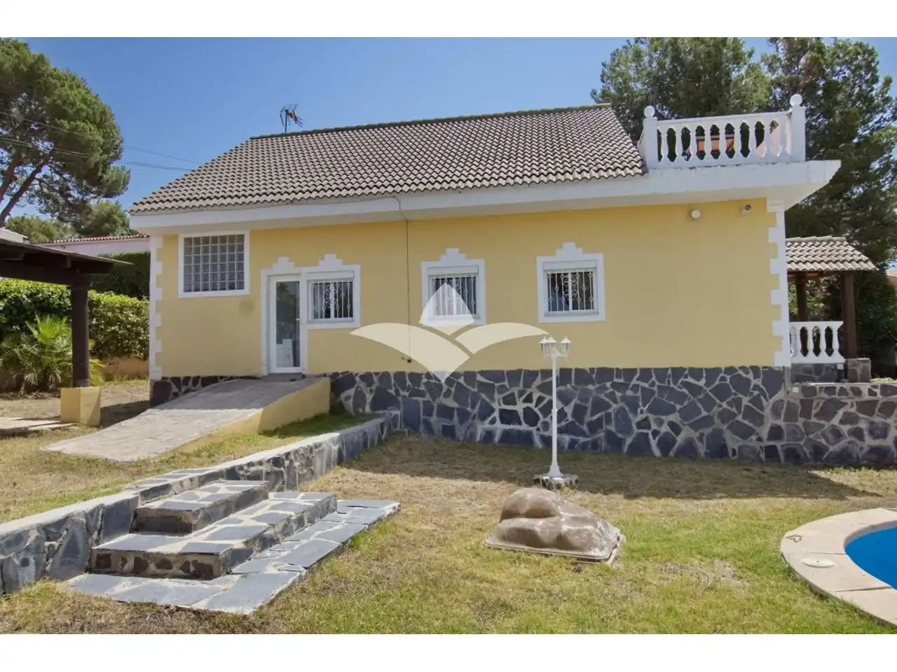 Vista exterior de Casa o xalet en venda en Vilamarxant amb Aire condicionat, Calefacció i Jardí privat