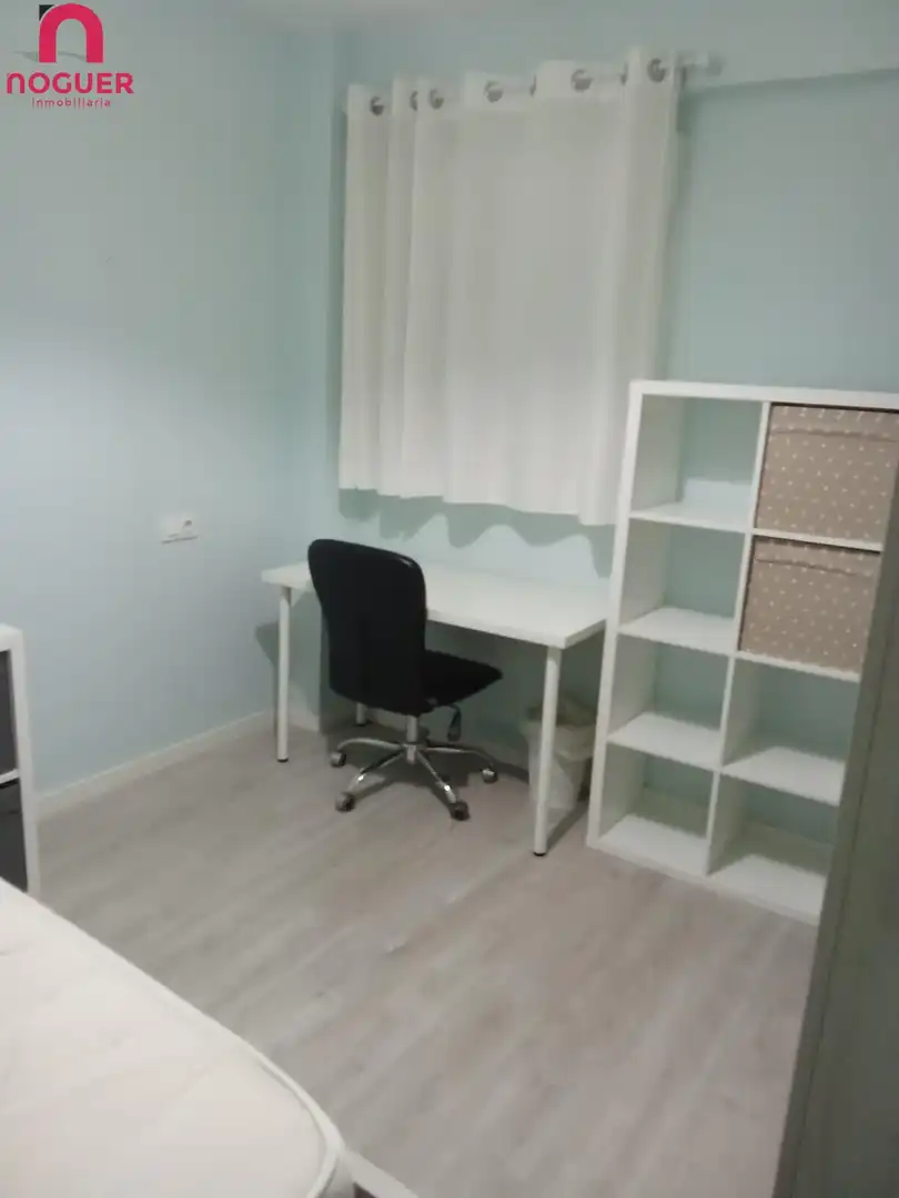 Schlafzimmer von Wohnung zur Miete in Córdoba mit Heizung und Möbliert