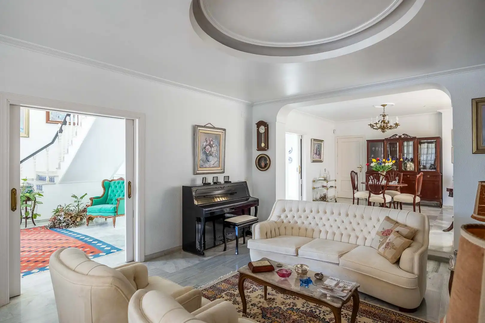 Sala d'estar de Casa o xalet en venda en Mairena del Aljarafe amb Aire condicionat, Jardí privat i Terrassa