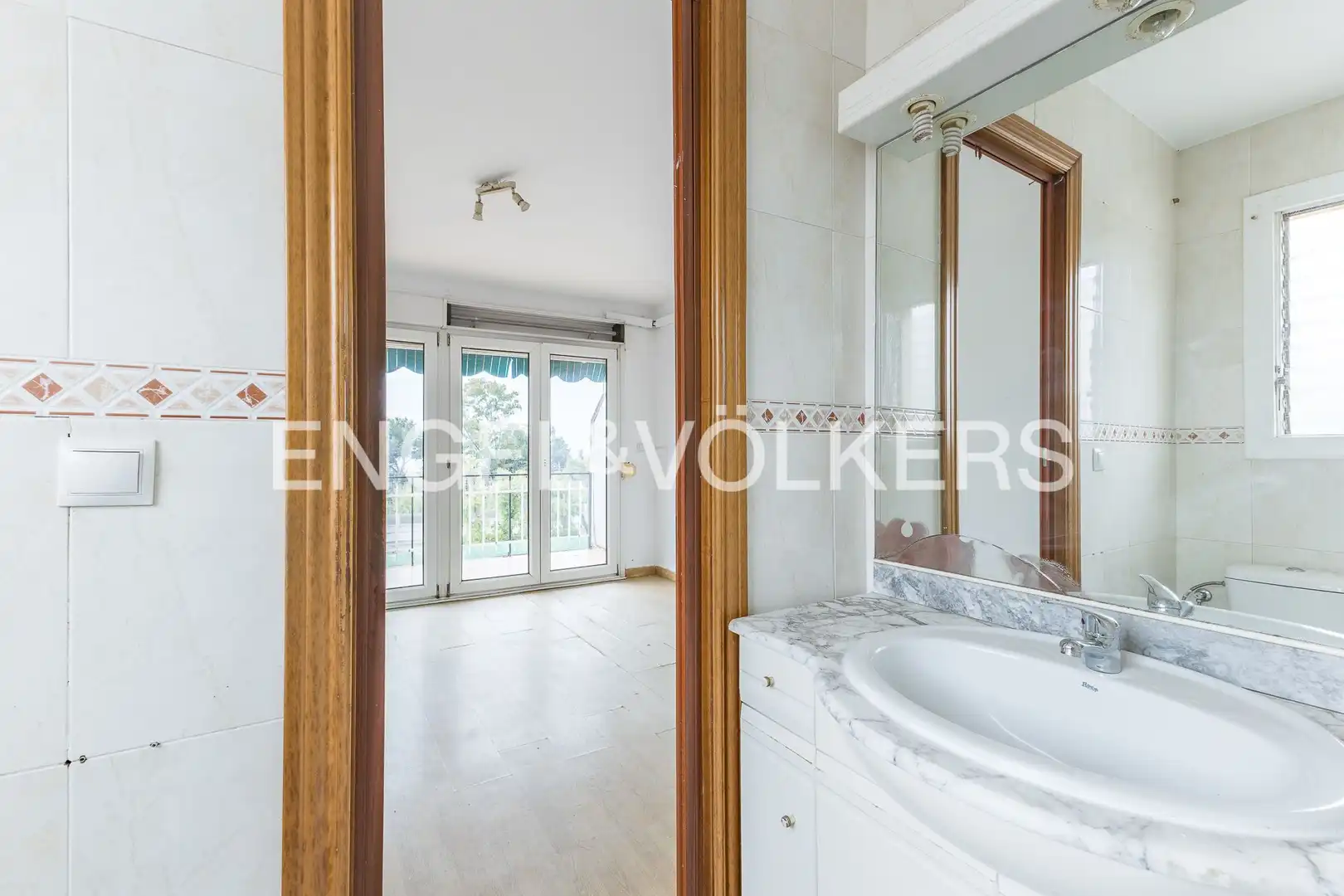 Bathroom of Attic for sale in Castelldefels  with Air Conditioner, Heating and Parquet flooring