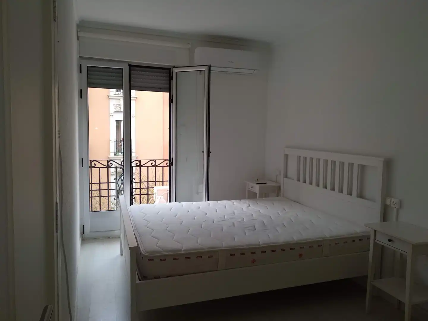 Habitación de Piso de alquiler en Valencia con Aire acondicionado y Amueblado