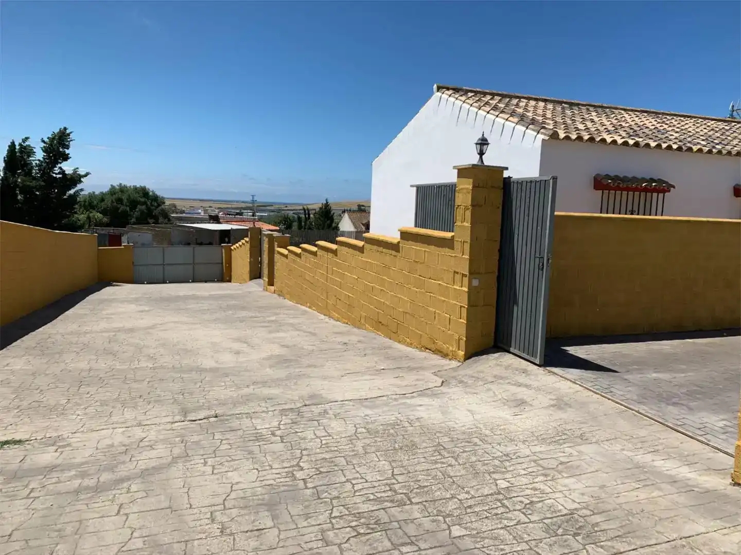 Vista exterior de Casa o xalet de lloguer en Conil de la Frontera amb Piscina