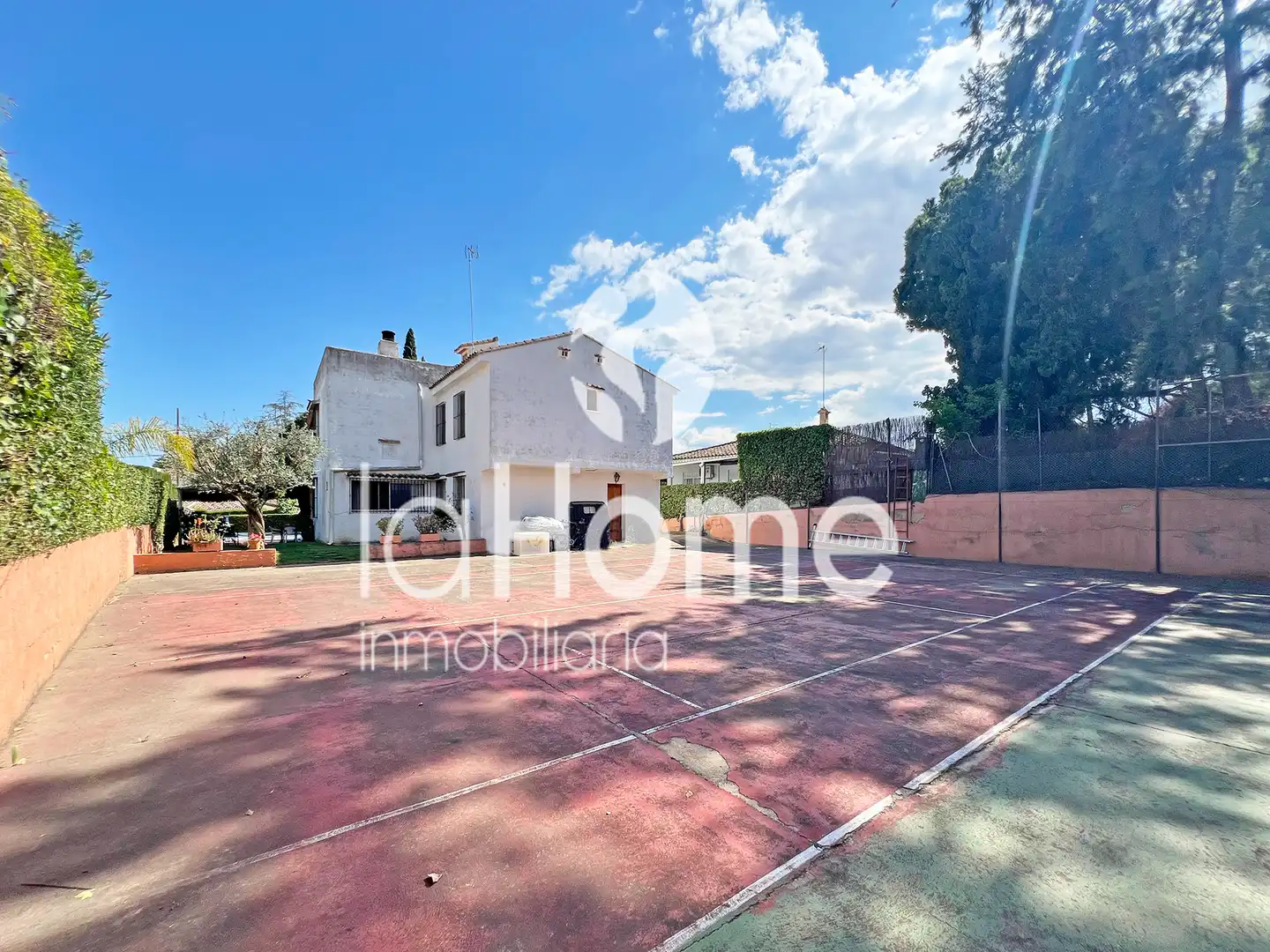 Vista exterior de Casa o xalet en venda en Paterna amb Aire condicionat, Jardí privat i Terrassa