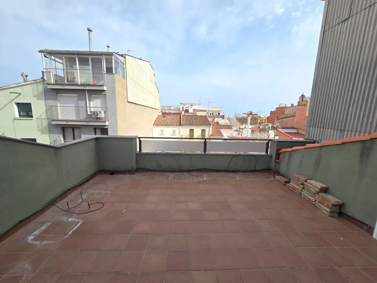 Terraza de Dúplex de alquiler en El Masnou con Aire acondicionado, Calefacción y Jardín privado