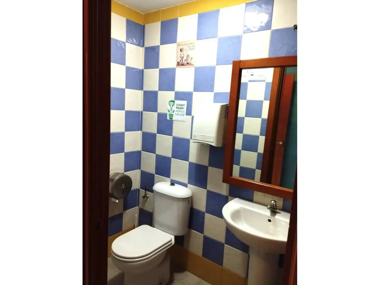 Baño de Local en venta en Huelva con Aire acondicionado