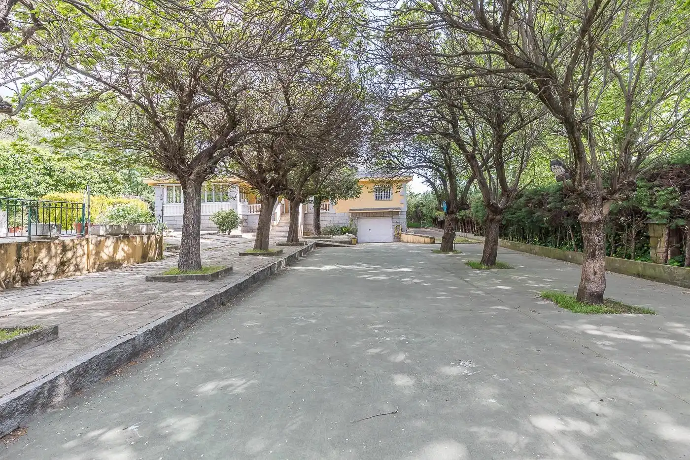 Vista exterior de Casa o chalet en venta en San Lorenzo de El Escorial con Calefacción, Alarma y Piscina comunitaria