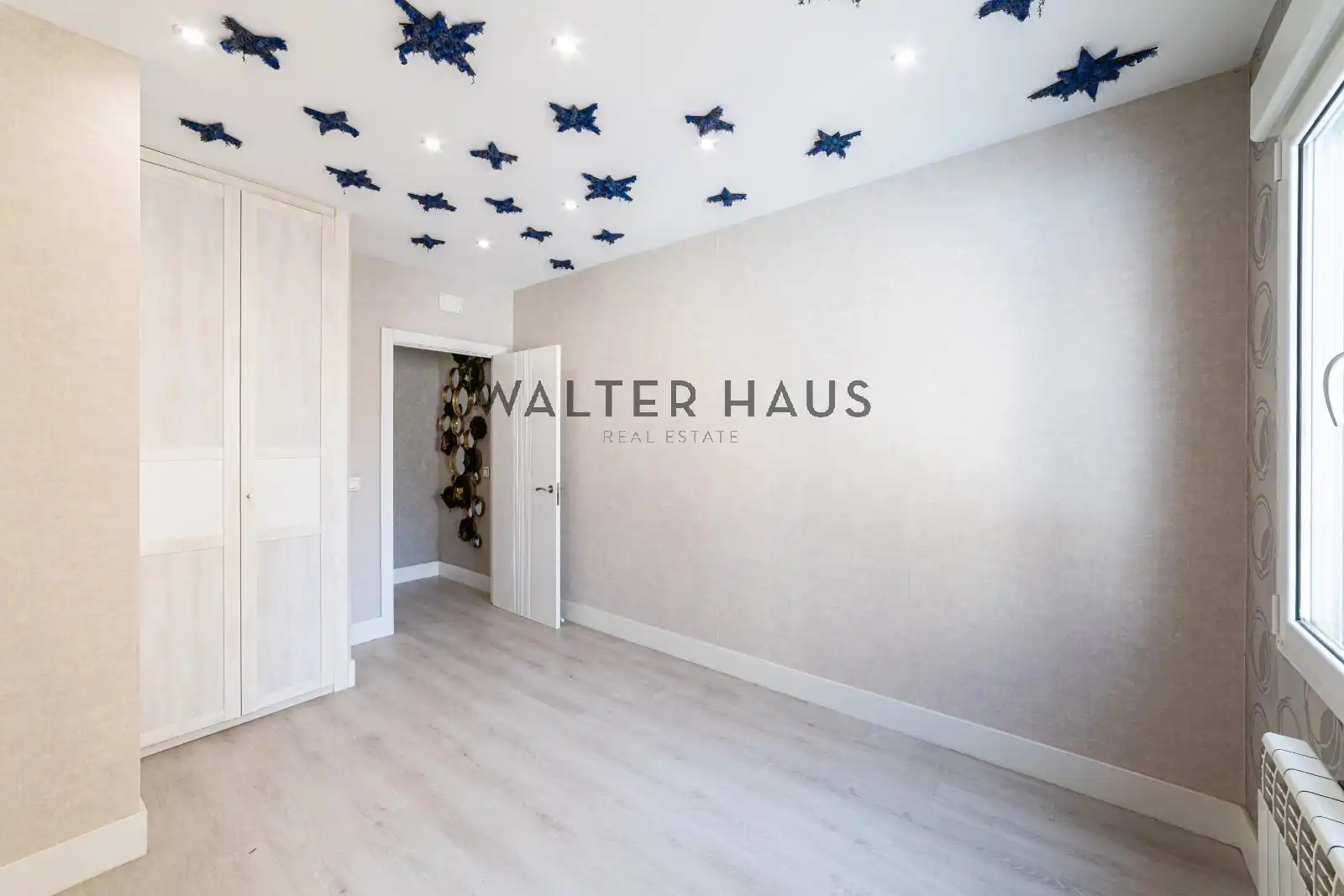 Habitación de Dúplex en venta en Madrid con Calefacción, Horno y Lavadora