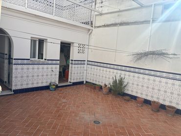 Casa con balcón en venta en Cabra