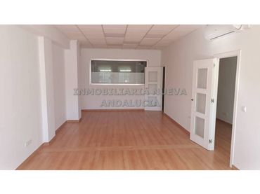 Bureau à louer à Barrio Alto - San Félix
