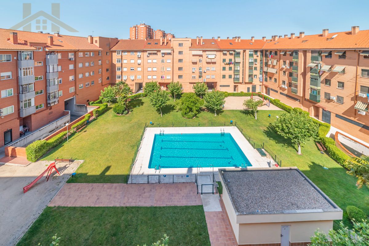 Piscina de Pis en venda en Fuenlabrada amb Aire condicionat, Calefacció i Traster