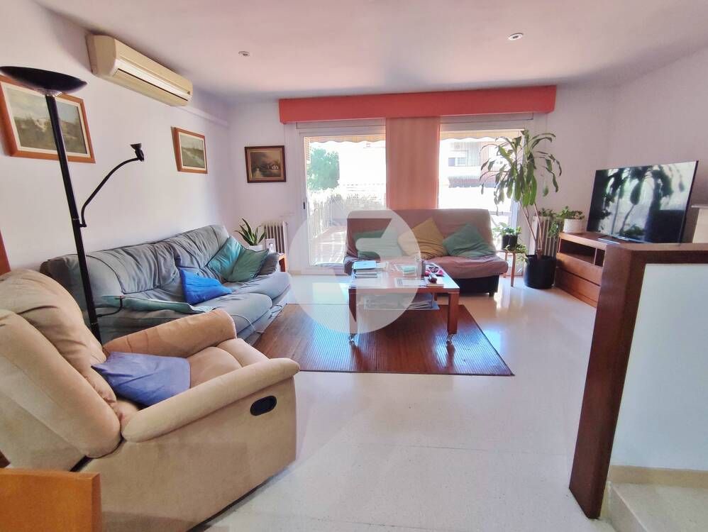 Sala de estar de Casa adosada en venta en Mollet del Vallès con Aire acondicionado, Calefacción y Terraza