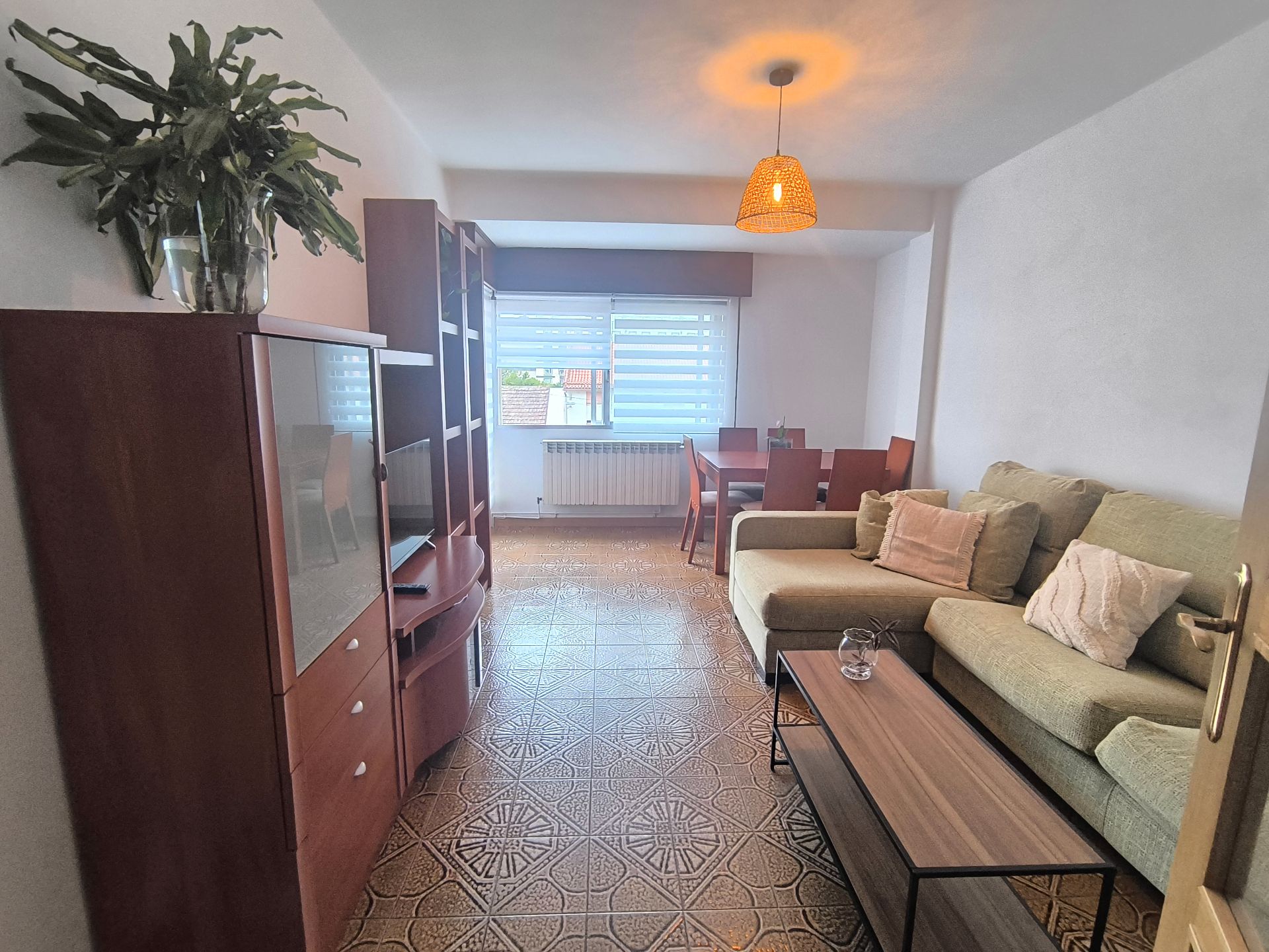Sala d'estar de Pis de lloguer en Pontevedra Capital  amb Calefacció, Parquet i Moblat